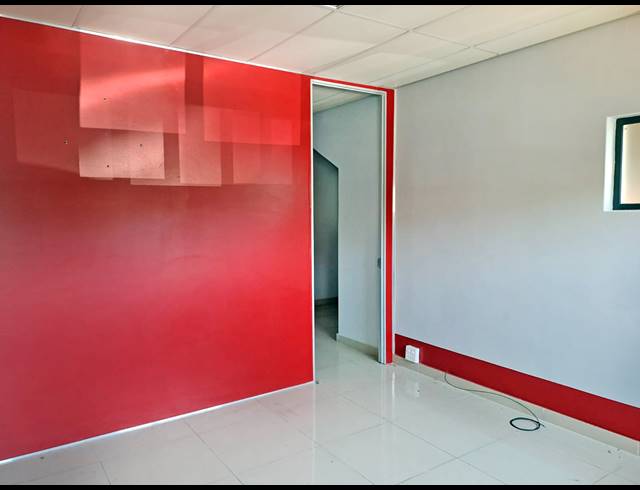 84M² OFFICE FOR SALE IN LOMBARDY ESTATE